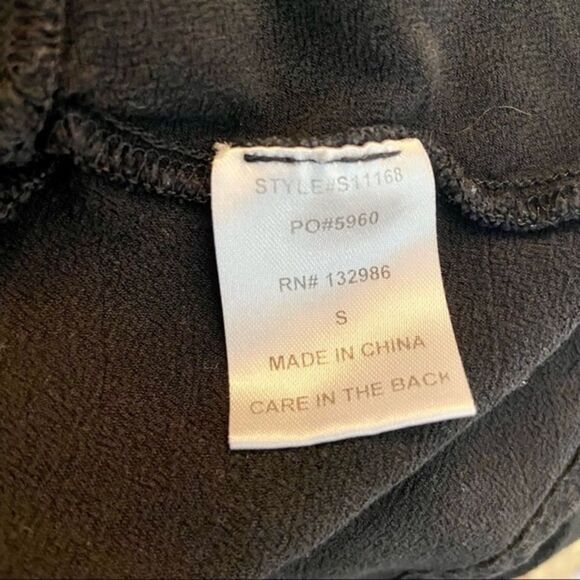 Boho Festival Smocked Shoulder Top with Floral‎ Embroidery Size Small - Picture 7 of 7